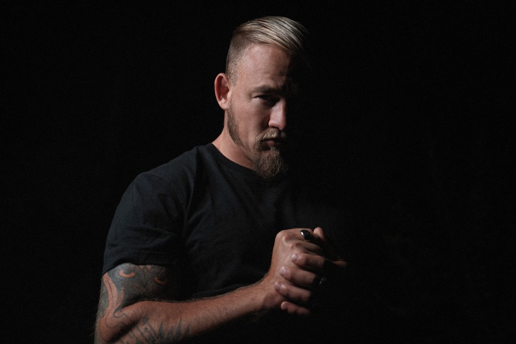 With nearly a dozen studio albums, EPs, and countless singles, SOULEYE is back with ‘Protected’ featuring powerhouse South African vocalist ‘Esjay Jones’.